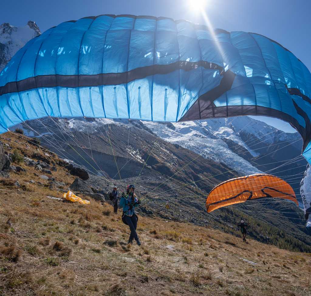 Décollage montagne en minivoile de parapente lors d'un stage Air Alpin