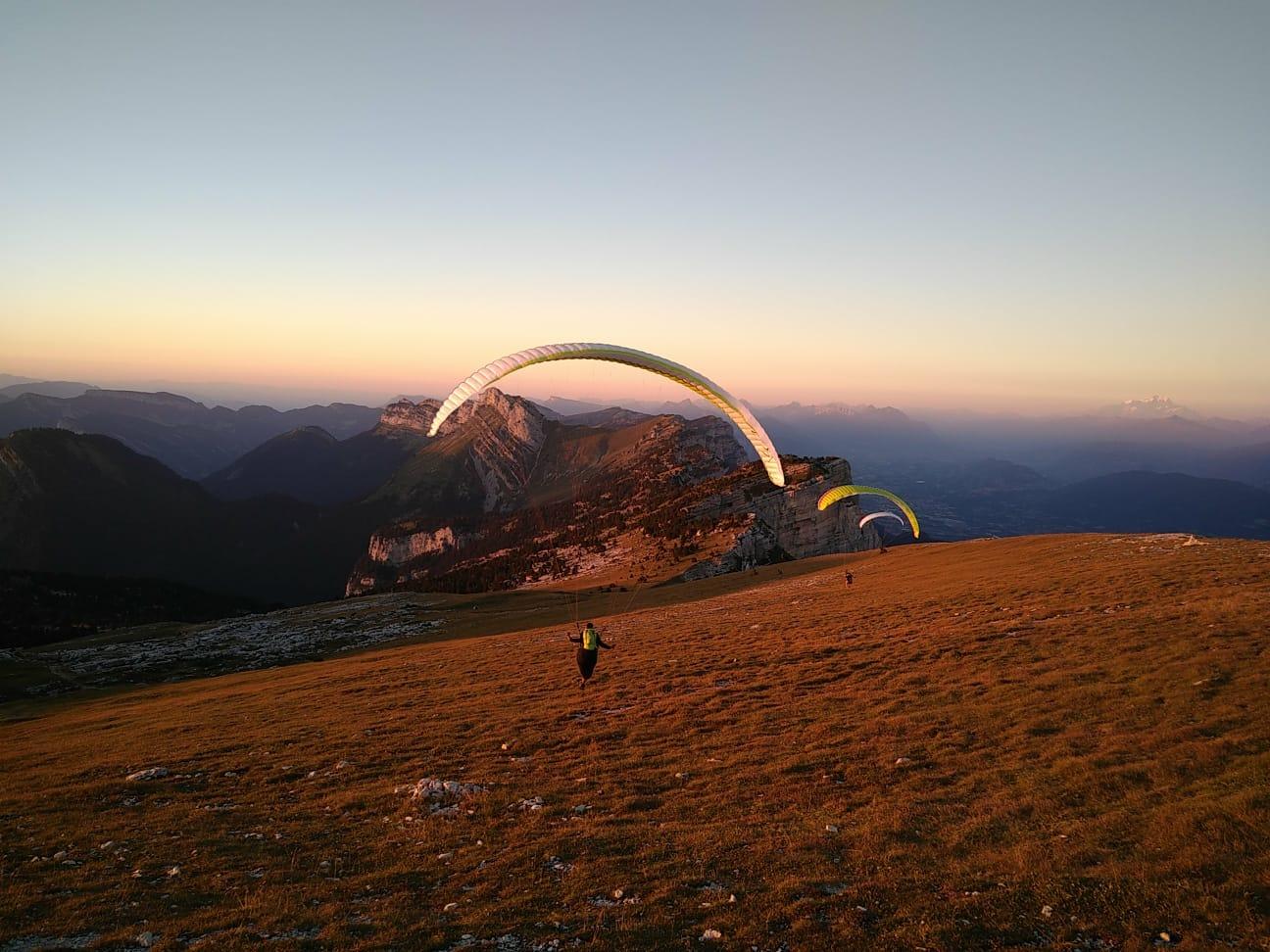 Décollage de la dent de Crolles le soir